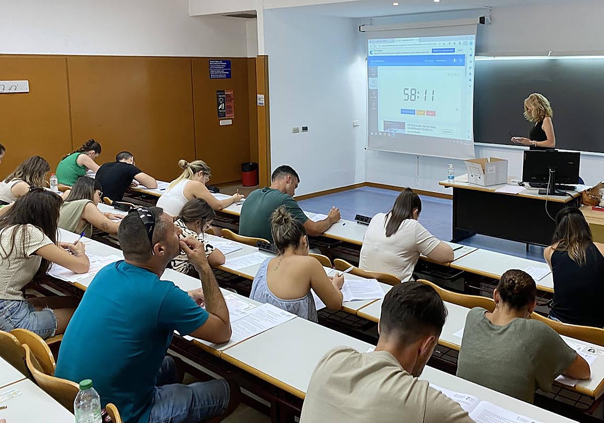 Imagen de archivo de un aula universitaria.