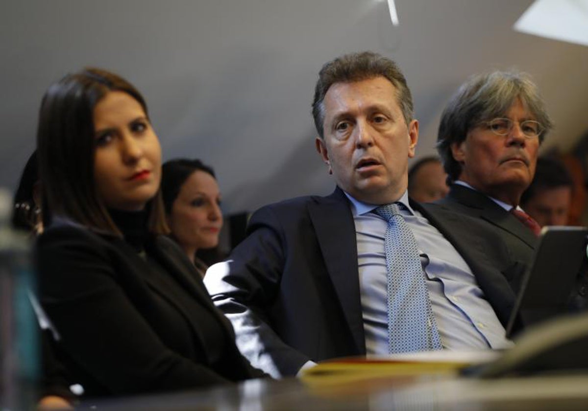 Javier Cremades, responsable de la investigación encargada por la Iglesia, el día de la presentación de su equipo