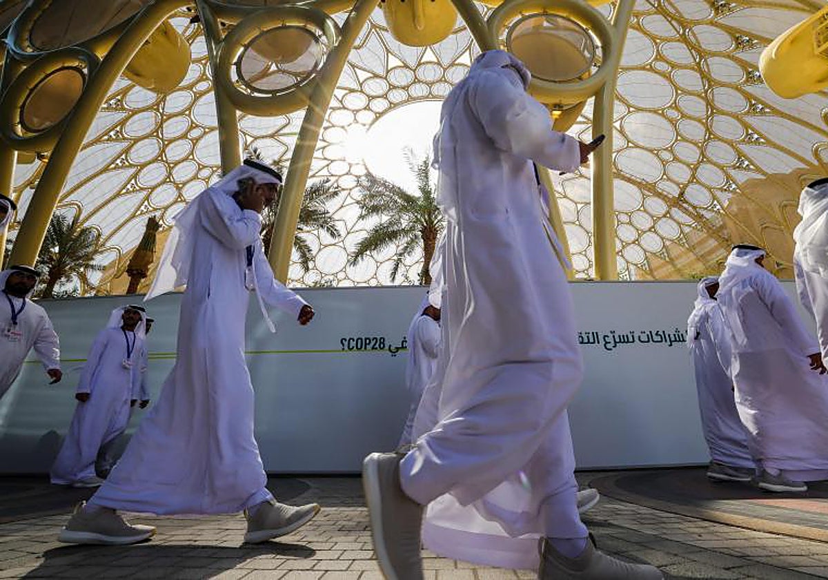 Algunos de los 70.000 asistentes a la Cumbre del Clima de Dubái