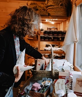 Imagen secundaria 2 - Belenes, iconos, polvorones, mazapanes o turrones, entre otros 900 productos, podrán compararse en la I Feria Monástica que acogerá la Casa de la Panadería de la Plaza Mayor de Madrid del 6 al 10 de diciembre