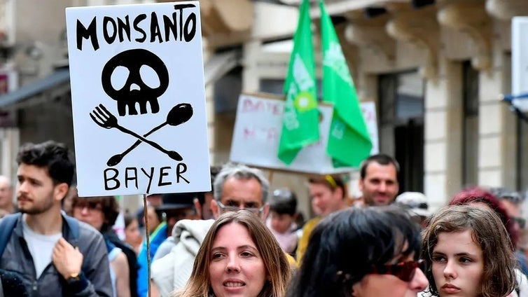 Monsanto es condenada a pagar 857 millones de dólares a exalumnos por fugas tóxicas en una escuela de EE.UU.