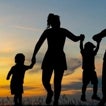 La ley de Familias no devuelve el nombre a las familias numerosas pero sí elimina la prohibición al 'pin parental'