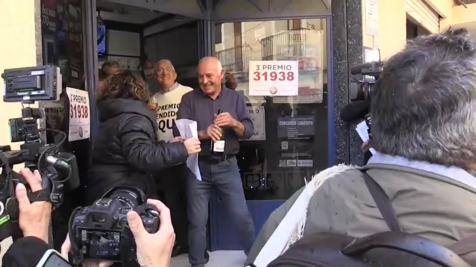 Biar (Alicante) se queda íntegramente con los 92,5 millones del tercer premio, el 31.938