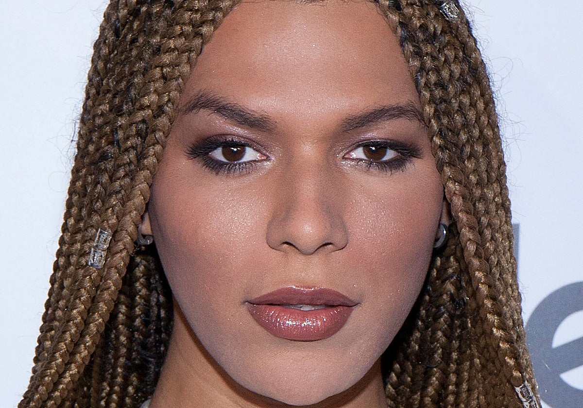 La modelo y activista nacida en 1987 Munroe Bergdof