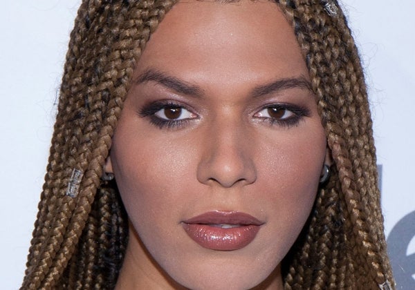 Organizaciones de 18 países denuncian ante la ONU el nombramiento de una trans como embajadora británica de las Mujeres