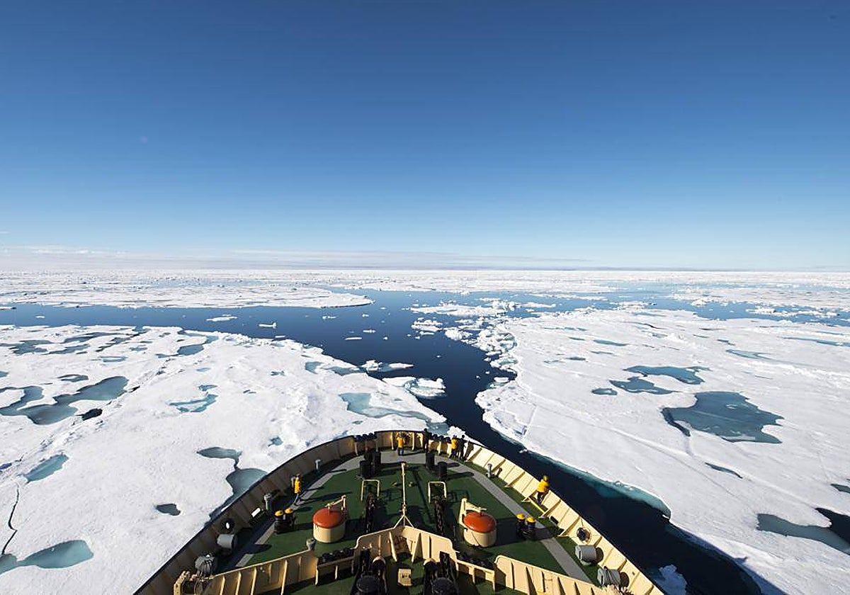 Un rompehielos en el Ártico