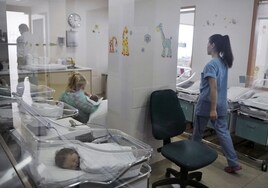 Más de la mitad de los niños griegos nacen por cesárea