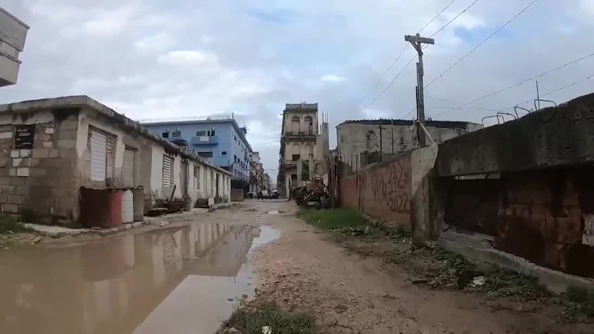 Los &#039;buzos&#039; de La Habana: sumergirse en la basura para subsistir la crisis en Cuba