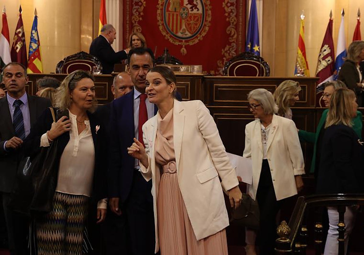 La presidenta de Baleares, en el centro, en un debate en el Senado en Madrid
