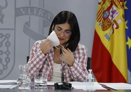 Denuncian la presencia de la exministra de Sanidad Carolina Darias en un acto patrocinado por una empresa tabaquera