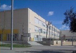 La dirección de una escuela de Barcelona coge la baja en bloque «por las quejas de los padres por los malos resultados educativos»