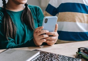 El Consejo Escolar aprueba la propuesta de prohibir los móviles en las aulas, con excepciones