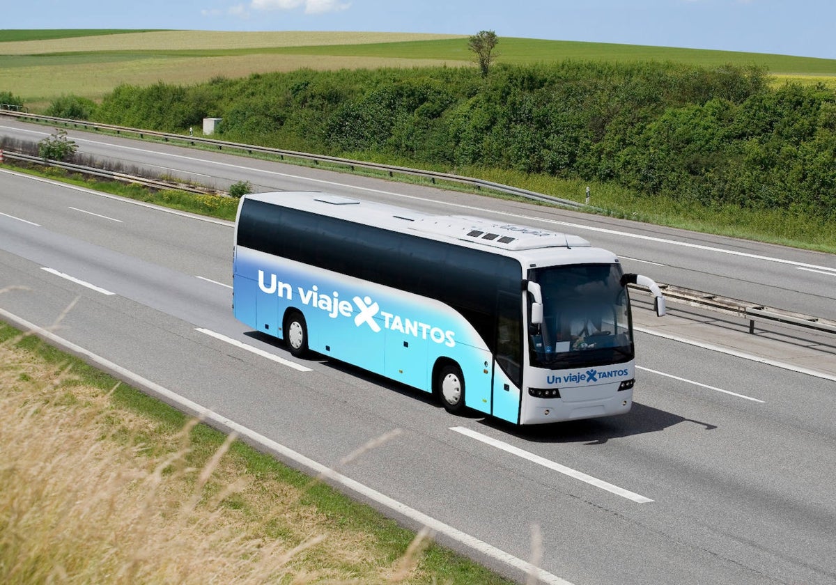 El autobús de «Un viaje X tantos» en una de la carreteras españolas