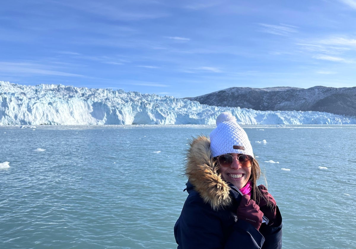 Mar Gómez, disfrutando de la posibilidad de observar glaciares en Groenlandia