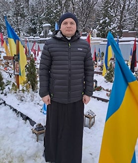 Imagen secundaria 2 - Reparto de alimentos en una parroquia, un local de acogida para viudas y la labor de acompañamiento a los miles de familiares de asesinados durante el conflicto en varias imágenes facilitadas por Ayuda a la Iglesia Necesitada