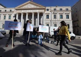 Cataluña prohíbe a los antiabortistas manifestarse frente a las clínicas
