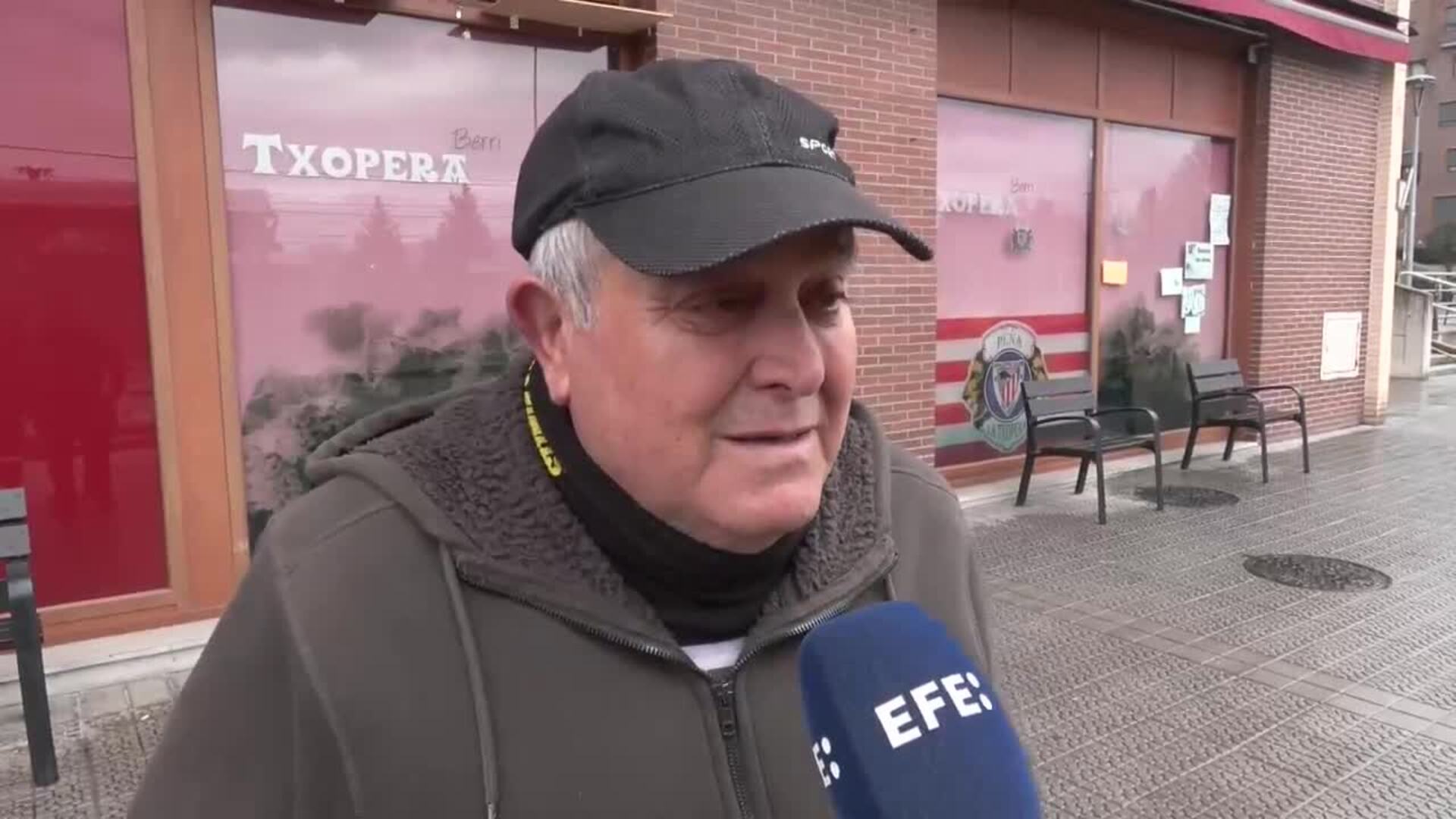 Vecinos atendidos por inhalación de humo y coches calcinados en un ...