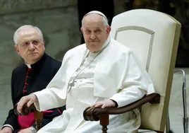 La oposición vaticana al Papa eleva la presión