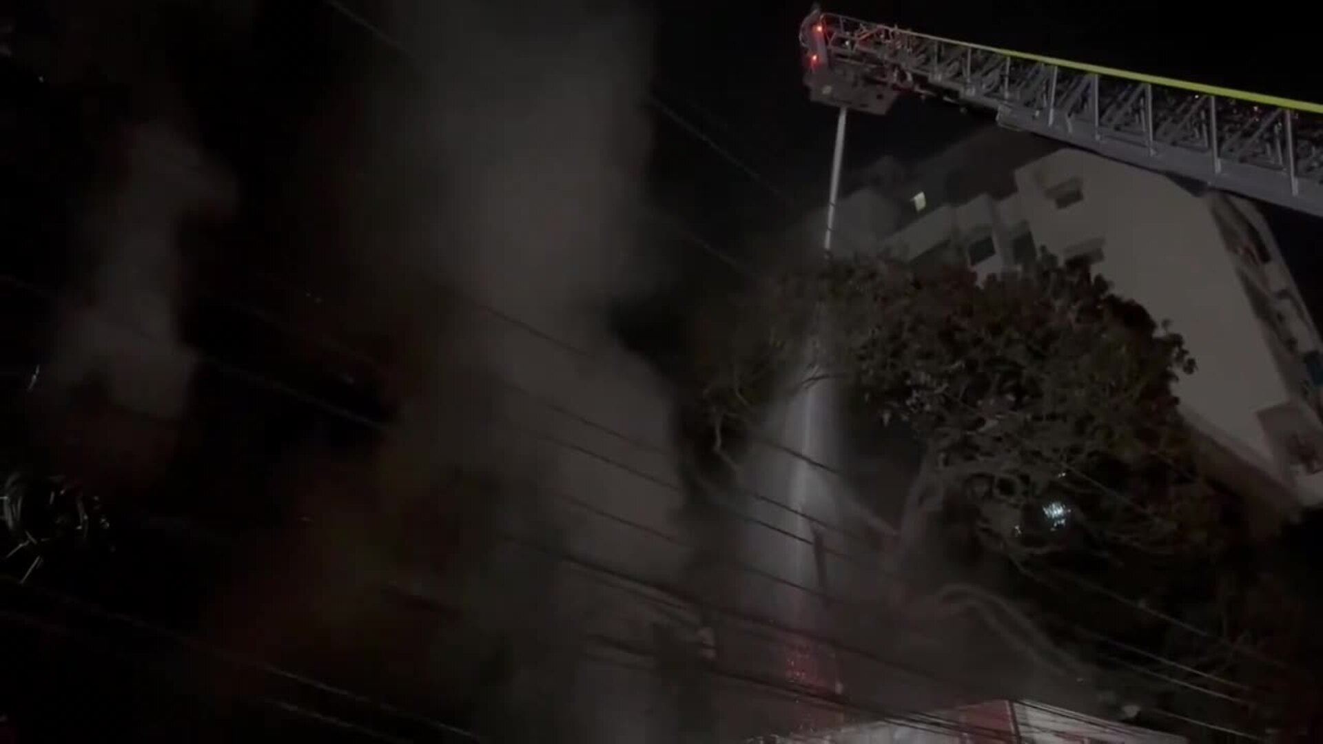 Al menos 43 muertos y 20 heridos deja un incendio en un edificio ...