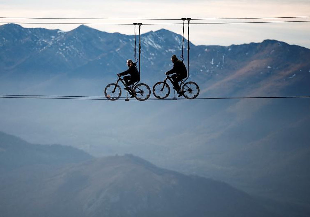 La tirolina en bici de Hautacam (Francia), a 50 metros de alto