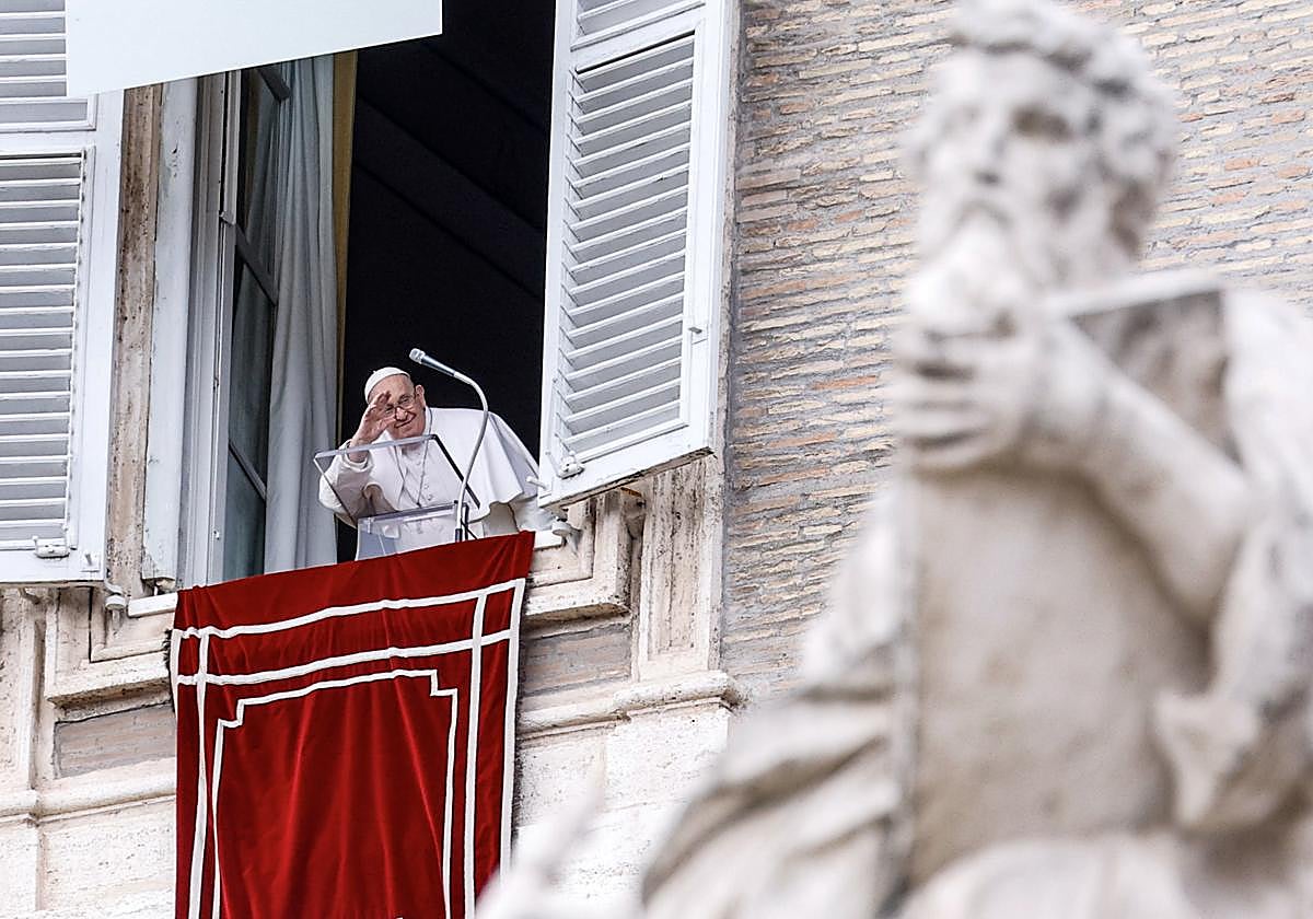 El Papa, durante el rezo del Ángelus
