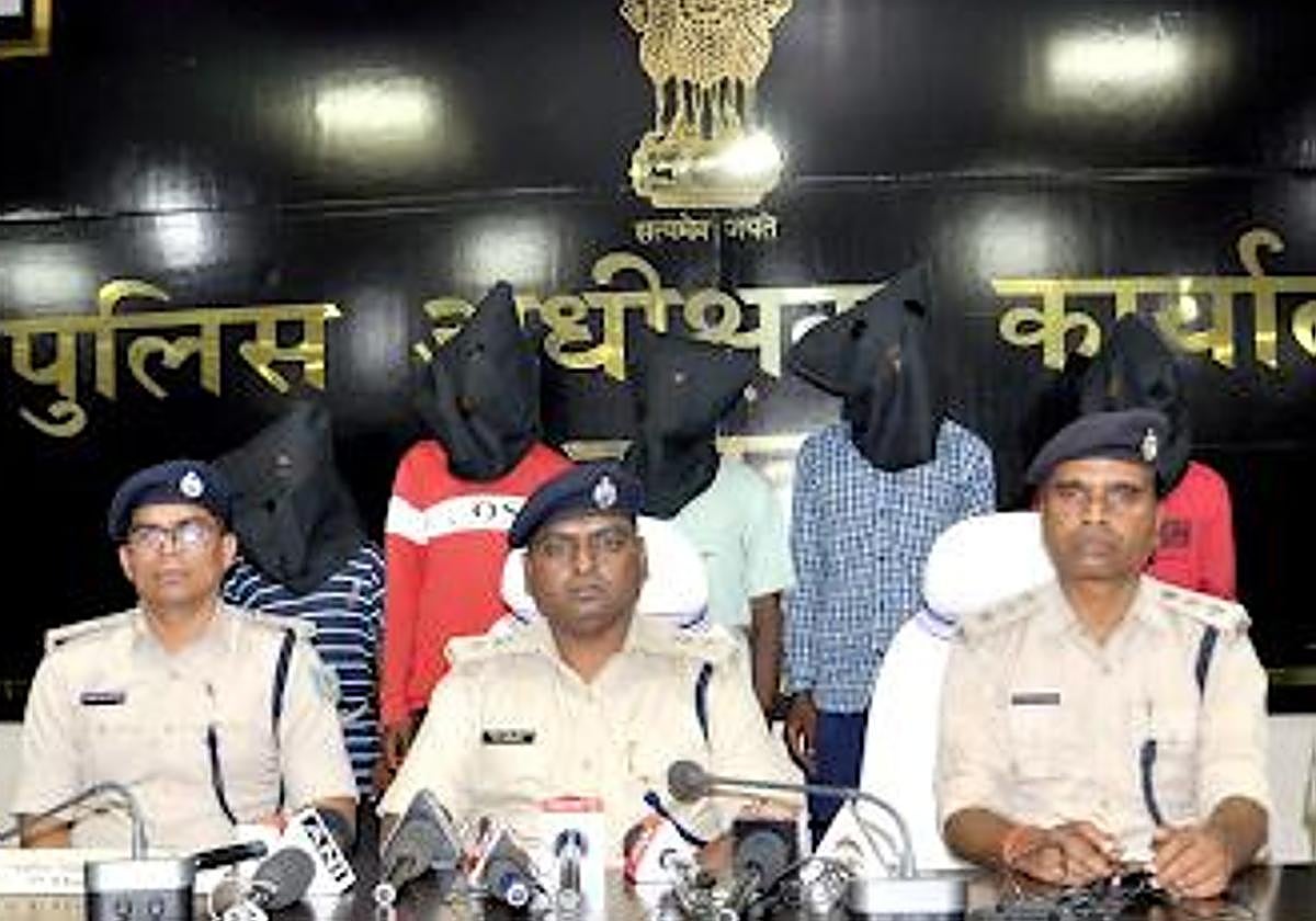 La Policía presenta a los últimos cinco detenidos por la agresión a una pareja española en el noreste de la India