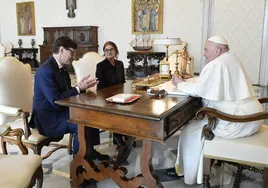 Salvador Illa se reúne con el Papa Francisco en el Vaticano: «Conoce bien» la situación en Cataluña