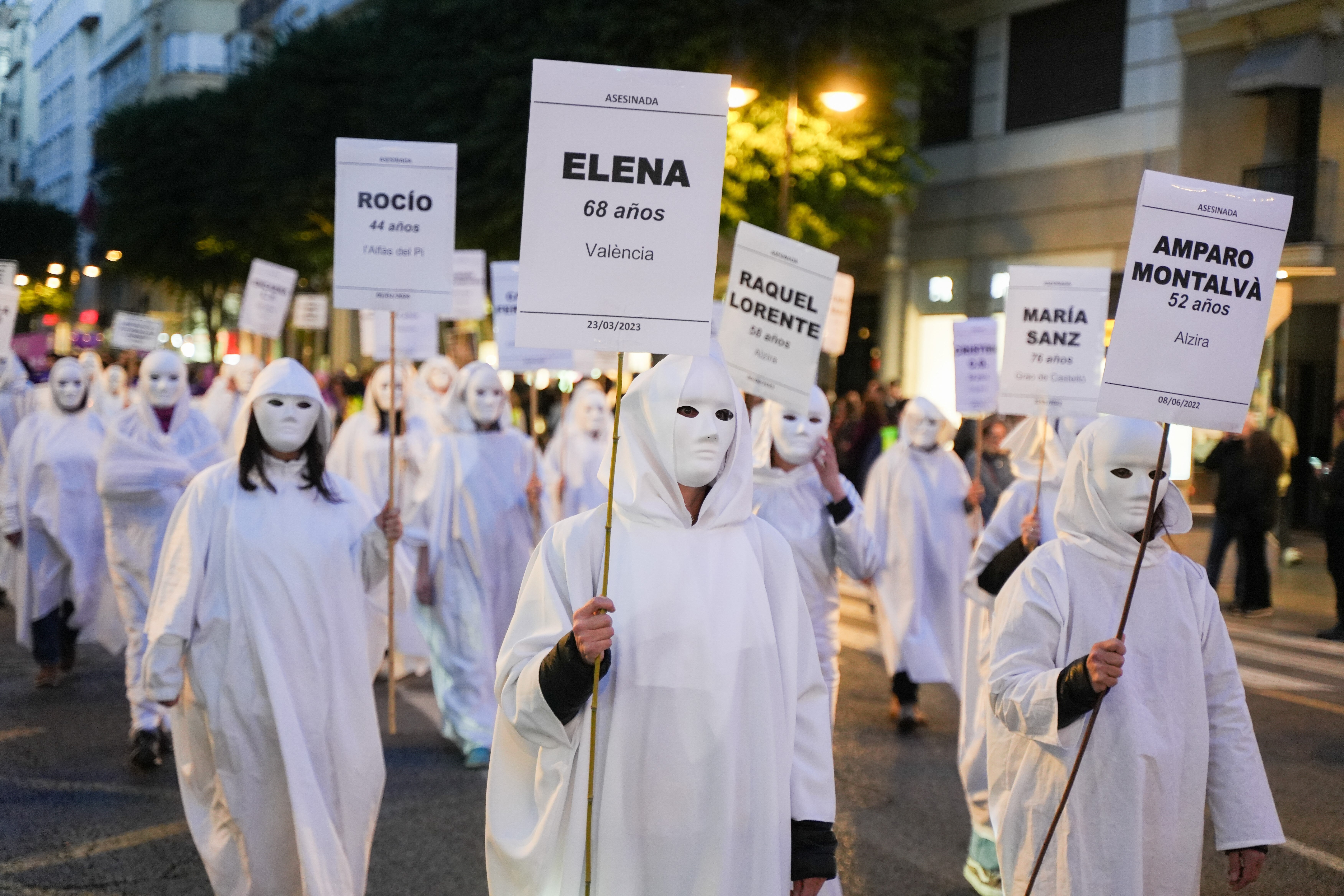 Decenas de personas en la manifestación de Valencia