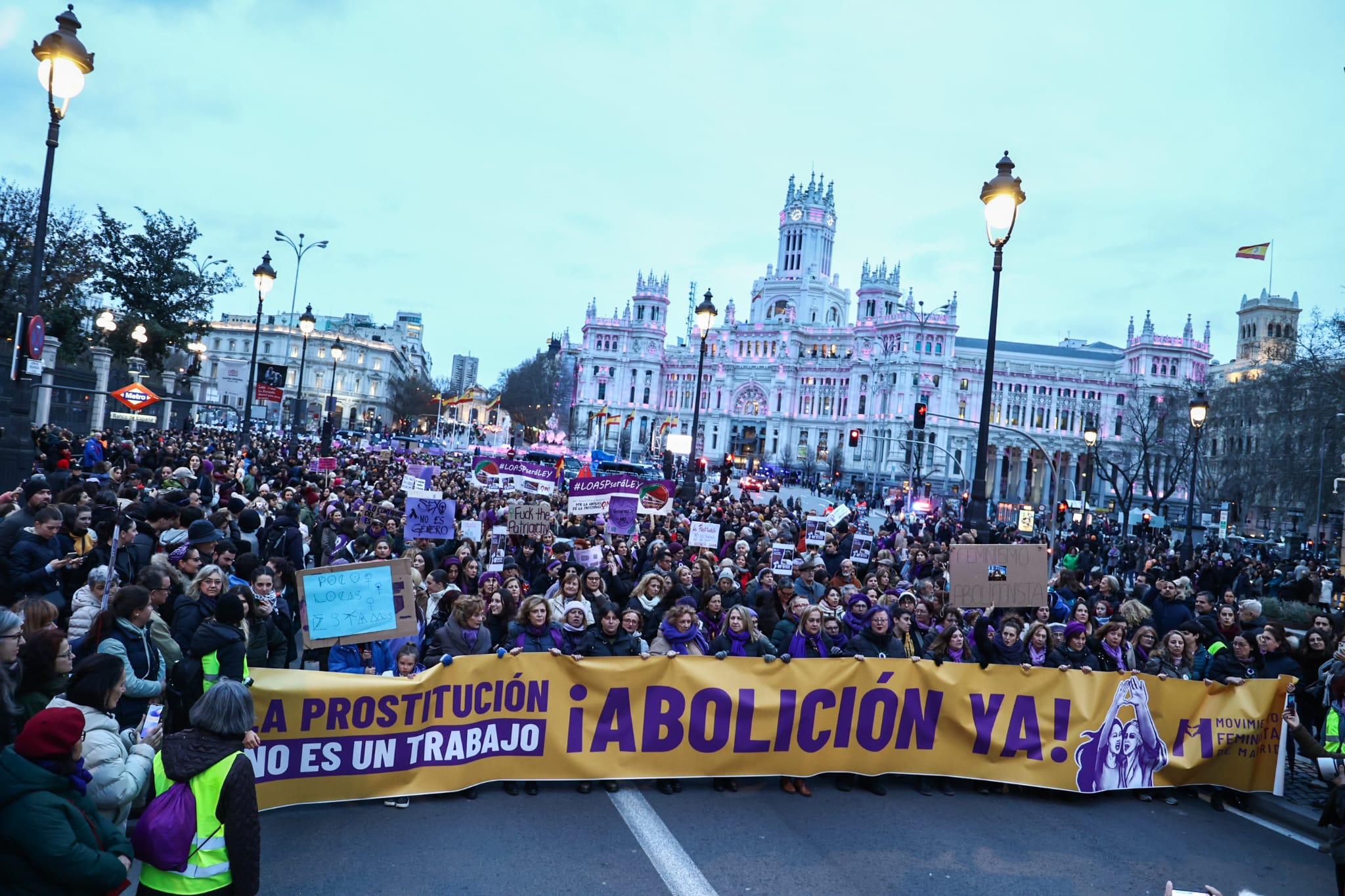 Manifestación feminista abolicionista en Cibeles, Madrid