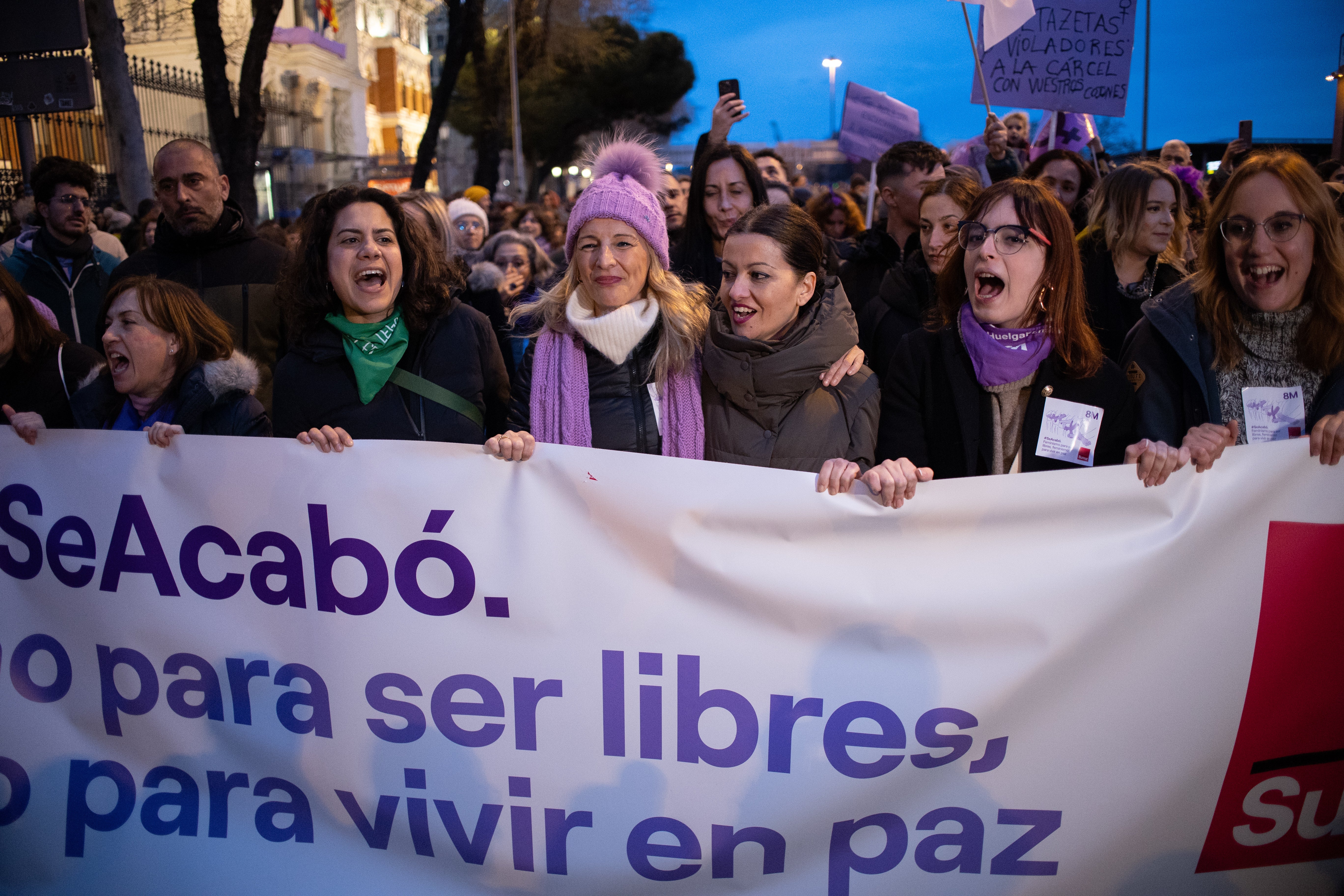 La ministra de Trabajo, Yolanda Díaz, y la de Juventud, Sira Rego, en la manifestación de la Comisión 8M