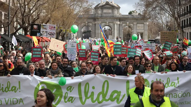Miles de personas marchan en Madrid «a favor de la vida» y contra la «cultura de la muerte»