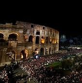El Papa hace caso a los médicos y sigue el vía crucis nocturno desde su casa