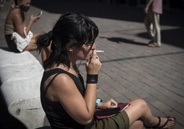 Váper con receta médica para dejar de fumar: las comunidades presentan 157 alegaciones al plan antitabaco de Sanidad