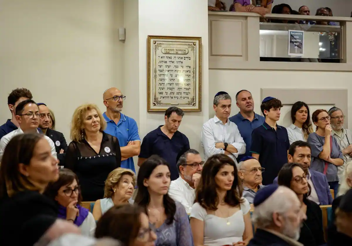 La Comunidad Israelita de Barcelona (CIB), en un homenaje a las víctimas del ataque de Hamás