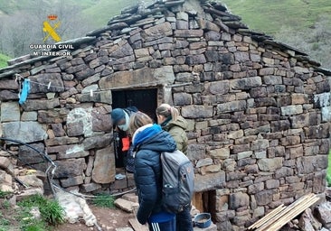 Escondidos en la montaña y descubiertos por un coche: la finlandesa que huyó con su hijo a Cantabria