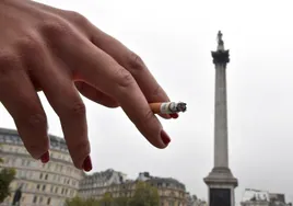 Voces contra la prohibición generacional del tabaco en Reino Unido: «Desviará miles de millones del Gobierno al mercado negro»