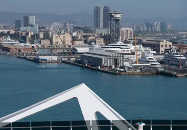 La Generalitat instalará una desaladora flotante en el Puerto de Barcelona y descarta transportar agua en barcos