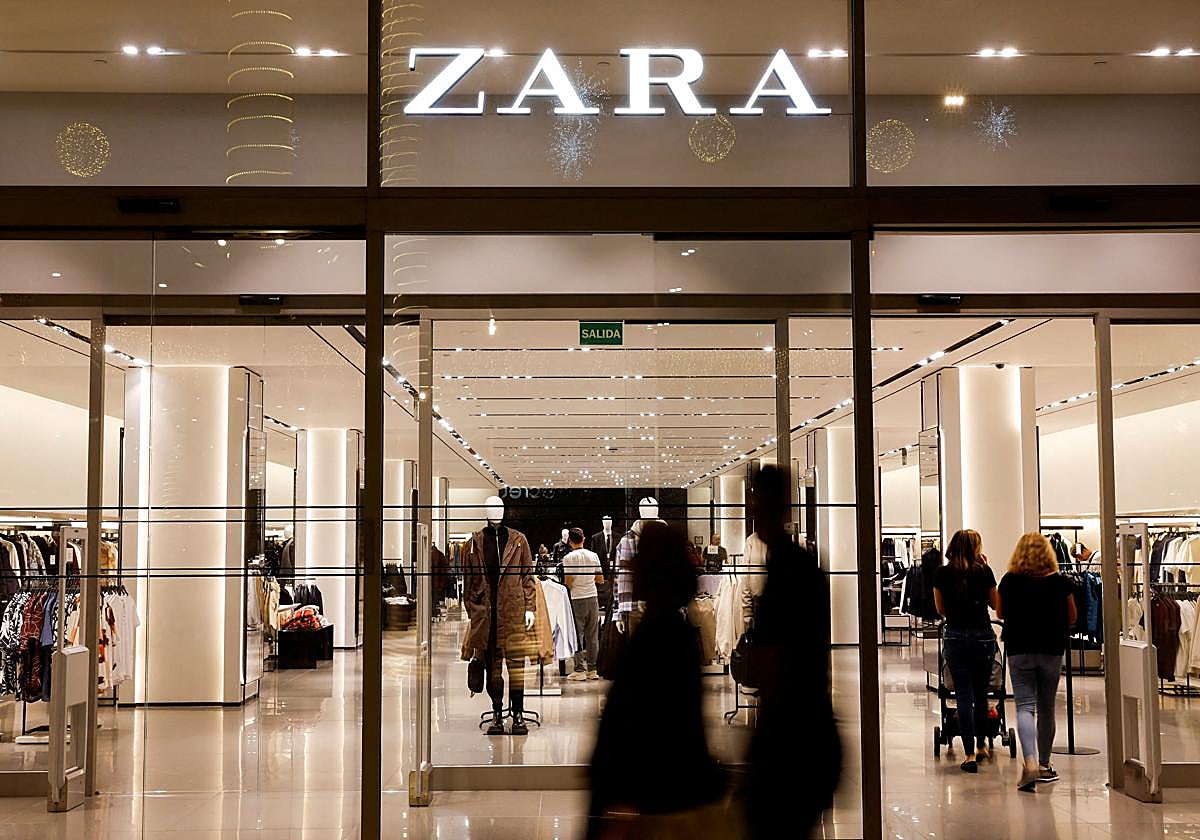 Un juzgado reconoce como enfermedad profesional una patología en un hombro de una vendedora de Zara
