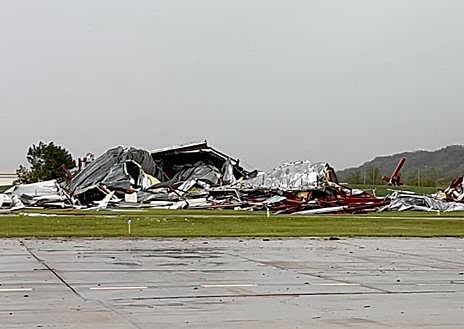 Imagen secundaria 1 - Alerta en Estados Unidos: decenas de tornados azotan el centro del país y arrasan varios domicilios en Nebraska