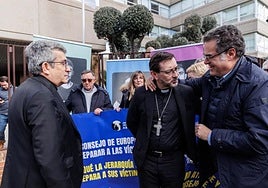 Asociaciones de víctimas de abusos a menores piden que el plan del Gobierno para las de la Iglesia se extienda a todos los ámbitos