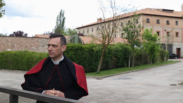 El 'cura', Don José, de la rama Pía Unión de San Pablo Apóstol que atiende espiritualmente a las monjas de Belorado