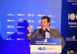 El director de ABC, Julián Quirós, en un desayuno informativo organizado por Nueva Economía Fórum y Telefónica