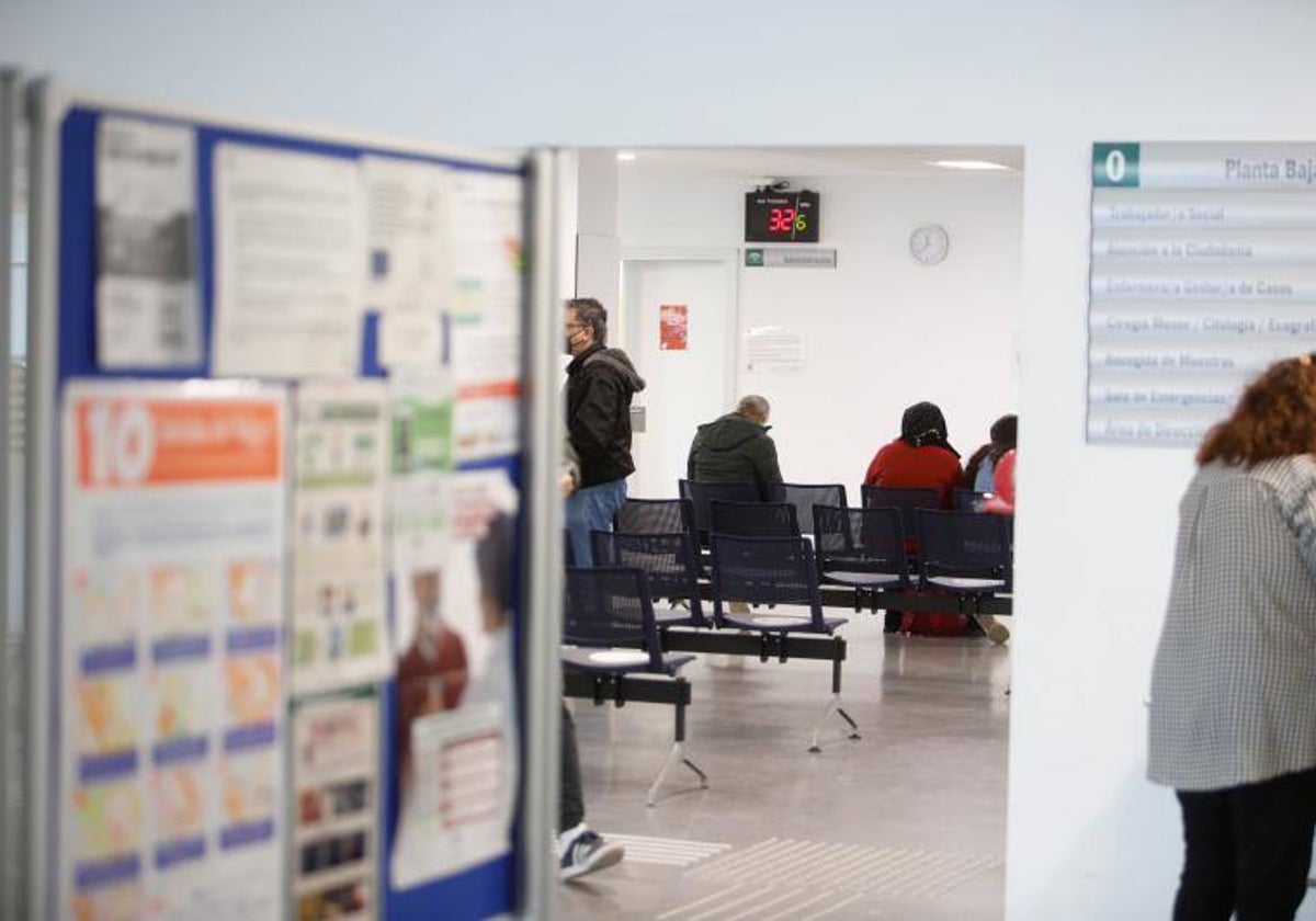 Vista de una sala de espera de un centro de salud en Córdoba