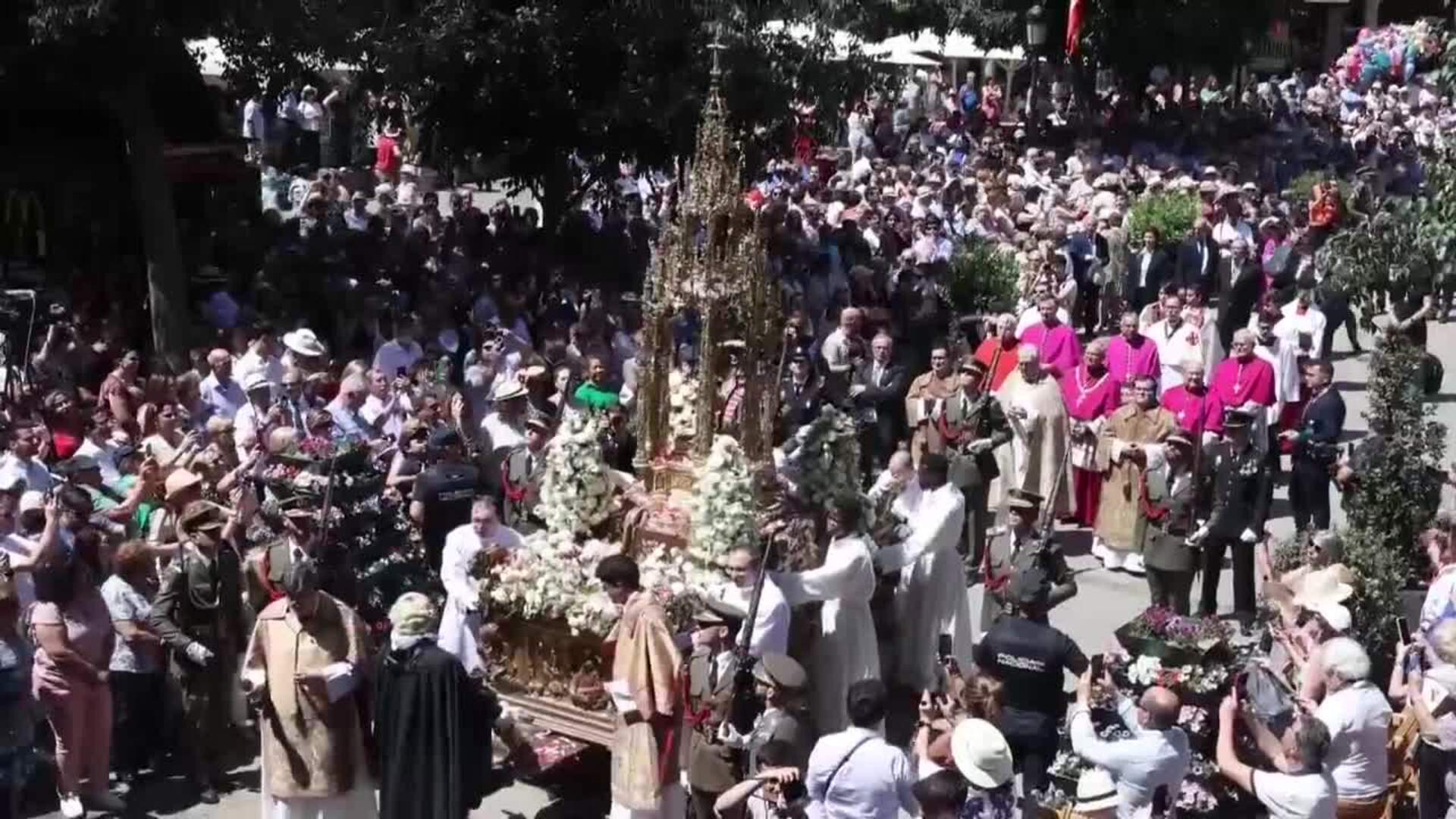 La procesión del Corpus Christi recorre las calles del casco histórico ...