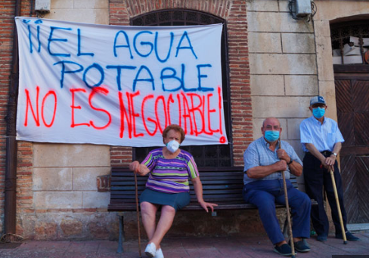 Vecinos protestan por la falta de agua potable