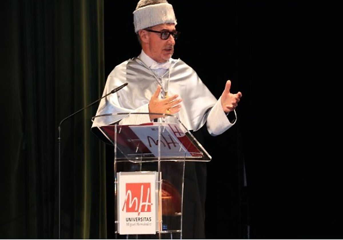 Carlos Herrera, investido doctor honoris causa por la Universidad de Eleche