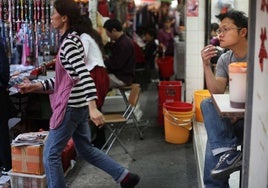 Hong Kong anuncia la prohibición total de cigarrillos electrónicos con penas de siete años de prisión y multas millonarias