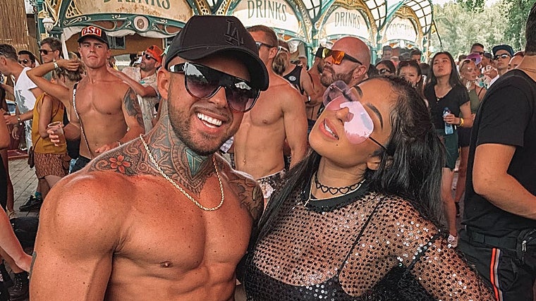 Llados, junto a su mujer Thalía, de fiesta en el Tomorrowland de 2019. Por entonces, no había dejado los vicios