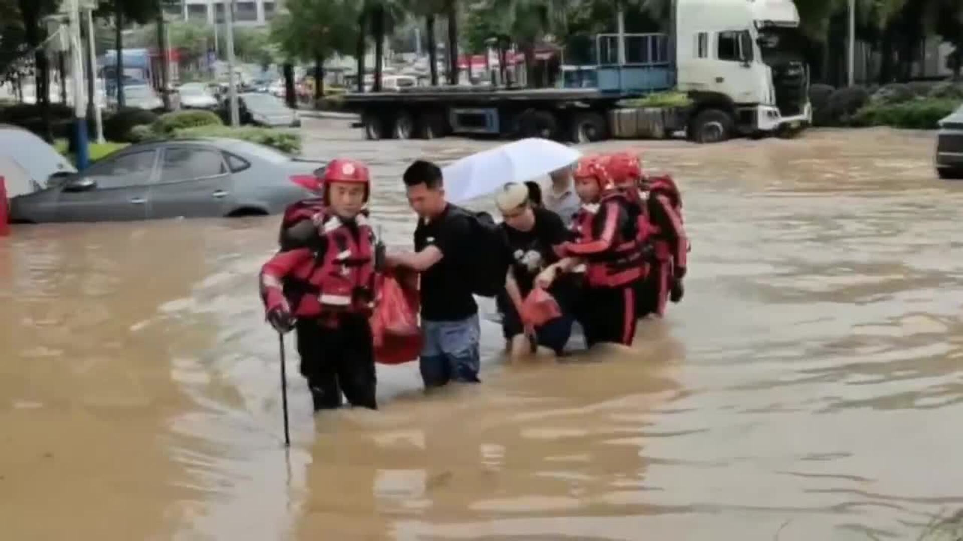 Al menos 2 muertos y 5 desaparecidos tras lluvias e inundaciones en el este de China