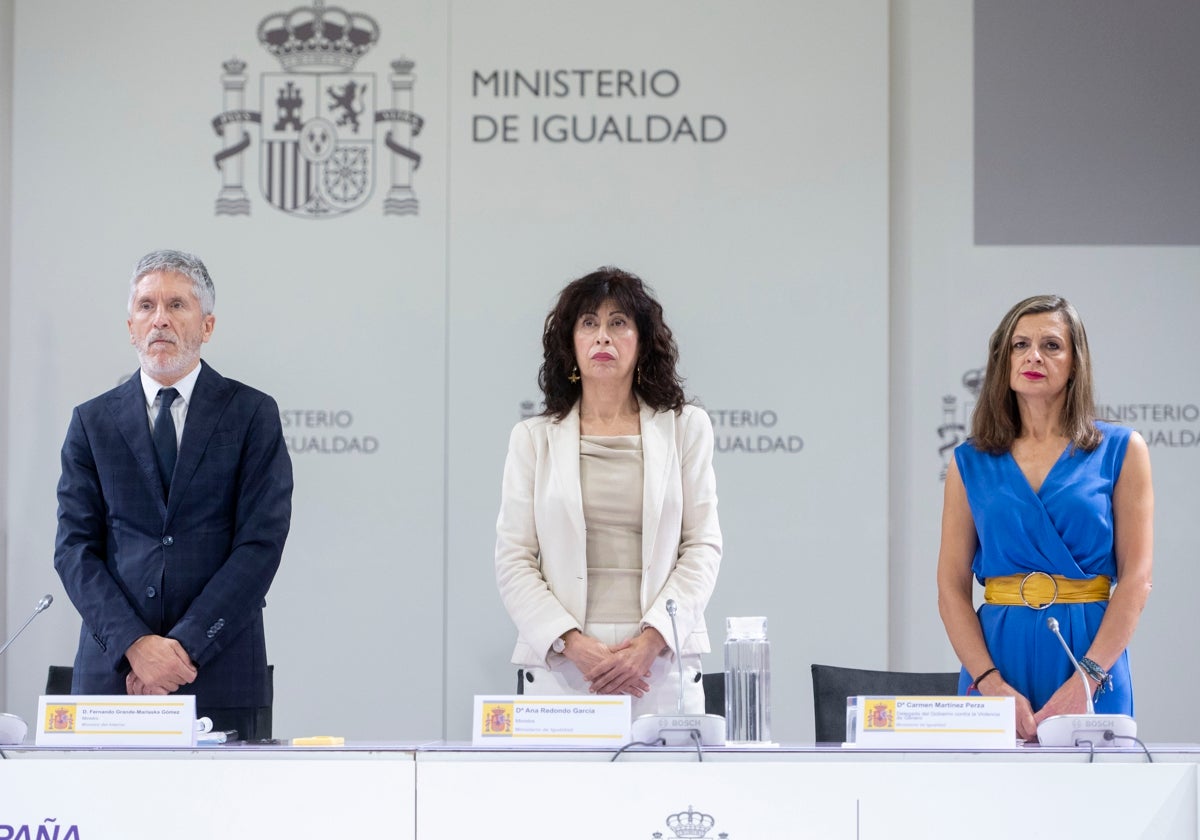 El ministro del Interior, Fernando Grande-Marlaska; la ministra de Igualdad, Ana Redondo, y la delegada del Gobierno contra la Violencia de Género, Carmen Martínez Perza, durante el Comité de crisis institucional contra la violencia de género celebrado esta tarde